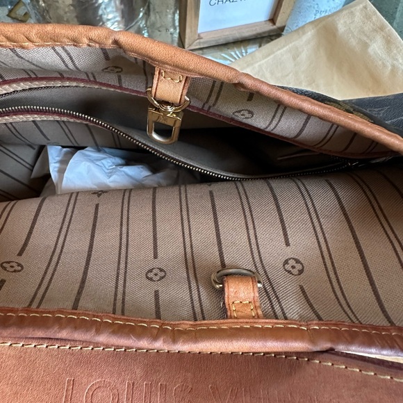 LOUIS VUITTON Authentic 
Monogram Delightful MM - Picture 8 of 8